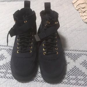 Nike men’s SF AF1 mid. Size 8.5. Color: dark navy.